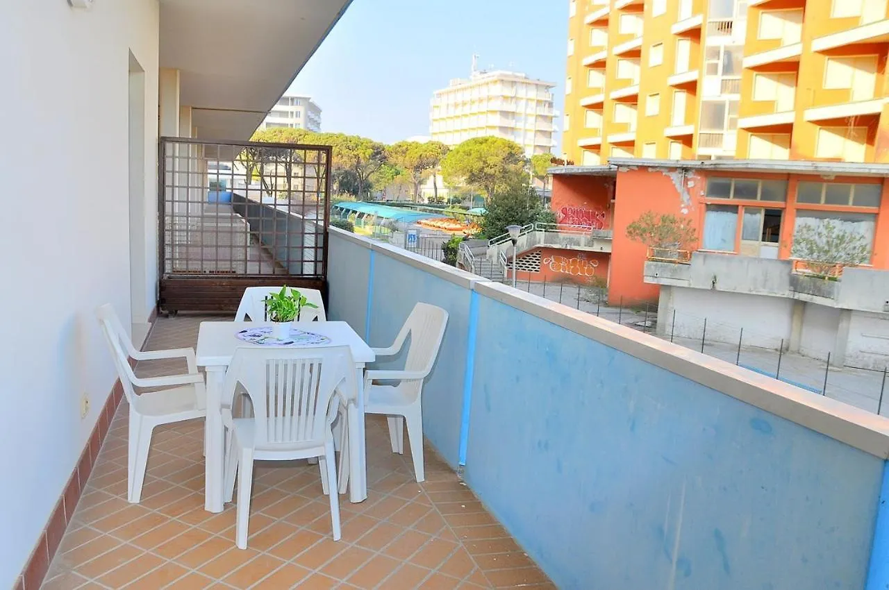 Lovely Flat With Sea View And Swimming Pool Bibione Apartment